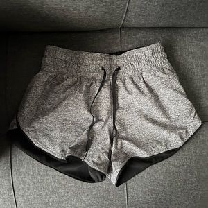 Lululemon Choose a side reversible mid rise 3” shorts